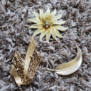 Multiple brooch pins lot gold unique